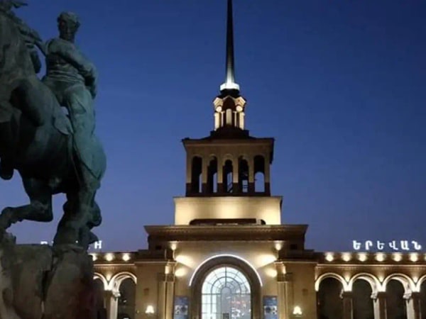 Evening walking tour in Yerevan